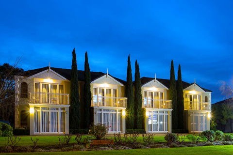 Best Western Colonial Village Motel - Kawana Tourism 0