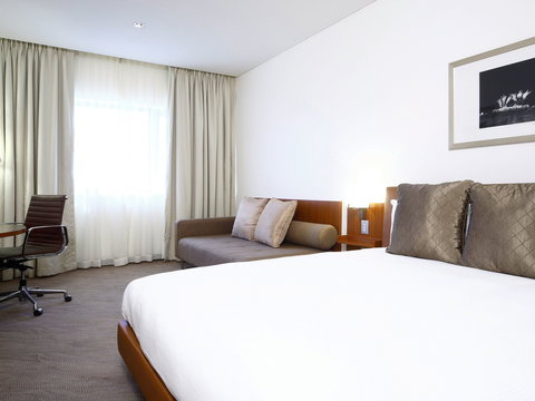 Novotel Canberra - Kawana Tourism 0