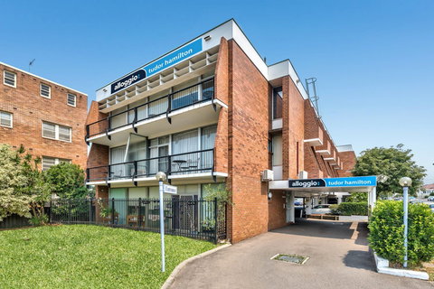 Alloggio Tudor Hamilton - Kawana Tourism 0