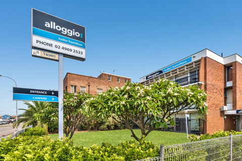 Alloggio Tudor Hamilton - Kawana Tourism 1