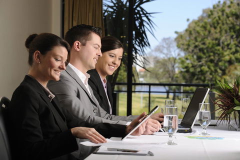 Assured Ascot Quays Apartment Hotel - Kawana Tourism 4