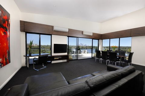 Assured Ascot Quays Apartment Hotel - Kawana Tourism 6