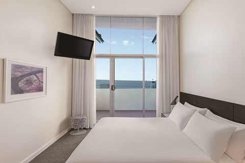 Adina Apartment Hotel Perth - Kawana Tourism 5