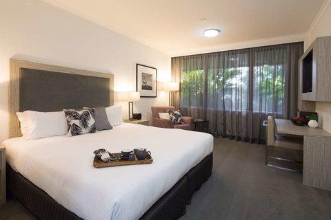 H on Smith Hotel - Kawana Tourism 4