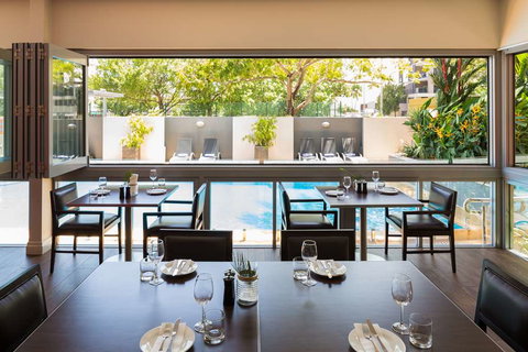 H on Smith Hotel - Kawana Tourism 10