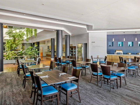Novotel Darwin Atrium - Kawana Tourism 11