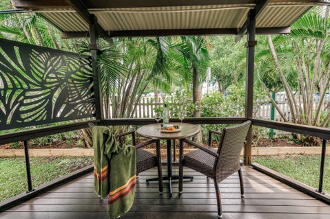 Palms City Resort - Kawana Tourism 3