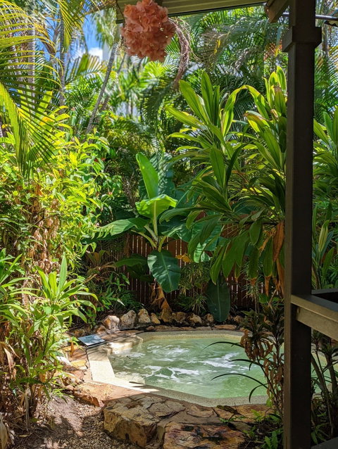 Palms City Resort - Kawana Tourism 7