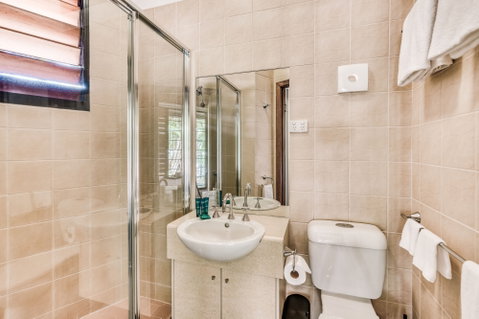 Palms City Resort - Kawana Tourism 8