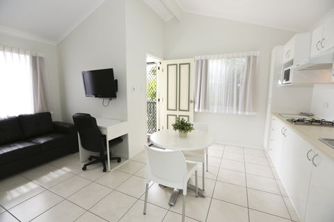 Barney Beach Accommodation Centre - Kawana Tourism 3