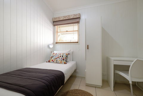 Barney Beach Accommodation Centre - Kawana Tourism 5