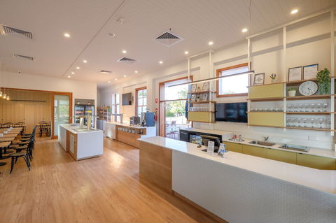 Barney Beach Accommodation Centre - Kawana Tourism 8