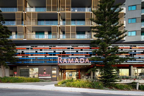 Ramada VetroBlu Scarborough Beach - Kawana Tourism 0