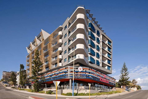Ramada VetroBlu Scarborough Beach - Kawana Tourism 1