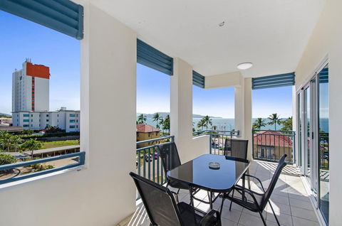 Madison Ocean Breeze - Kawana Tourism 2