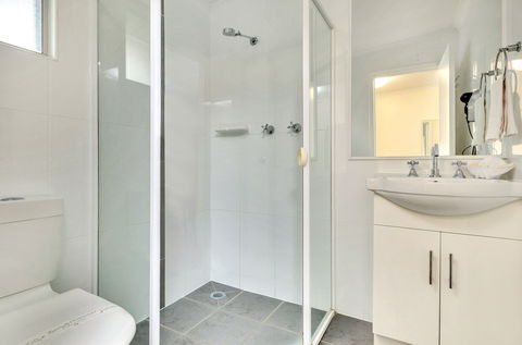 Jackie Howe Motel - Kawana Tourism 2