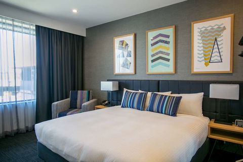 Alpha Hotel Eastern Creek - Kawana Tourism 7