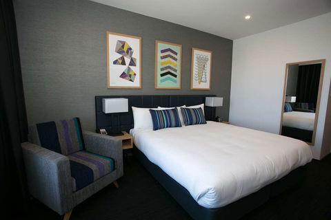 Alpha Hotel Eastern Creek - Kawana Tourism 12