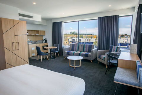 Alpha Hotel Eastern Creek - Kawana Tourism 14