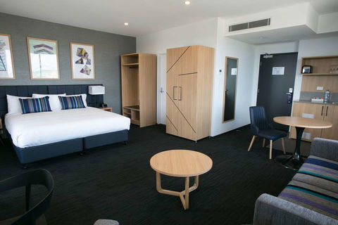 Alpha Hotel Eastern Creek - Kawana Tourism 15