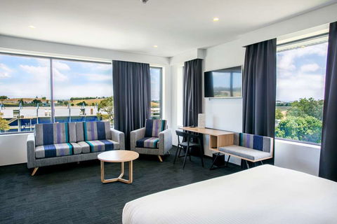 Alpha Hotel Eastern Creek - Kawana Tourism 16