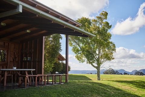 Spicers Peak Lodge - Kawana Tourism 0