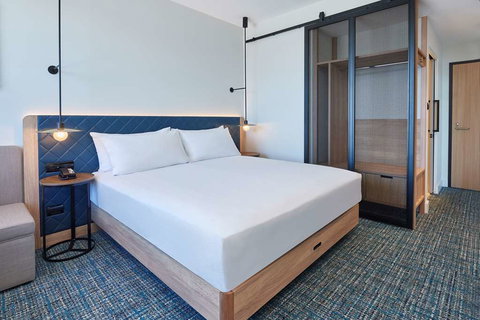 Hilton Garden Inn Albany - Kawana Tourism 7