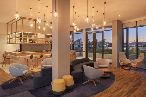 Hilton Garden Inn Albany - Kawana Tourism 14