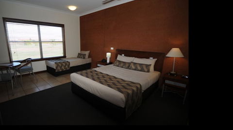 Gidgee Inn - Kawana Tourism 4
