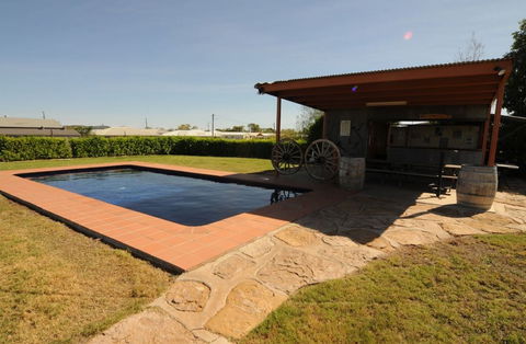 Gidgee Inn - Kawana Tourism 5