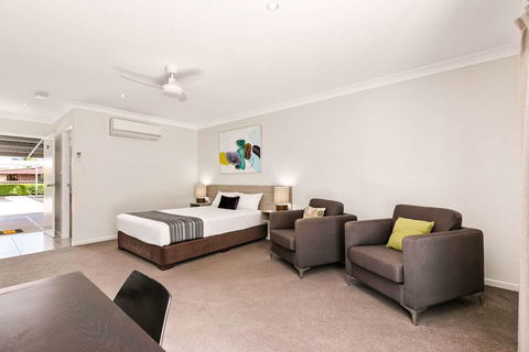 Econo Lodge Beachside - Kawana Tourism 14