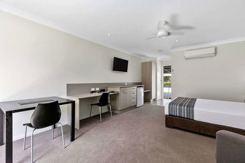 Econo Lodge Beachside - Kawana Tourism 15
