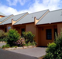 Meredith House and Mews - Kawana Tourism
