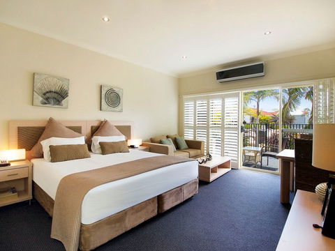 Oaks Pacific Blue Resort - Kawana Tourism 0
