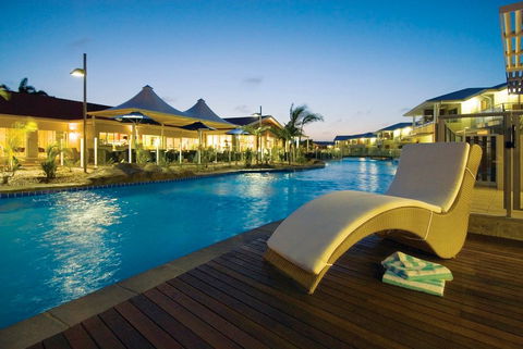 Oaks Pacific Blue Resort - Kawana Tourism 1