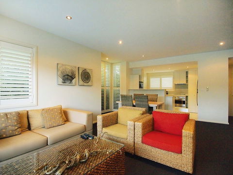 Oaks Pacific Blue Resort - Kawana Tourism 2