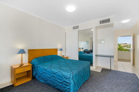 Madison Ocean Breeze - Kawana Tourism 1