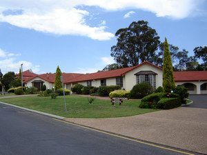 McNevins Warwick Motel - Kawana Tourism 0