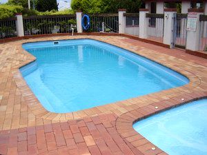 McNevins Warwick Motel - Kawana Tourism 1