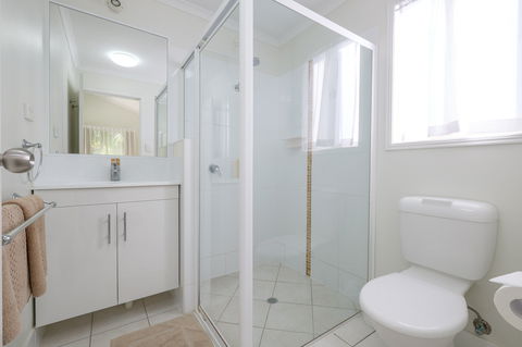 Barney Beach Accommodation Centre - Kawana Tourism 2