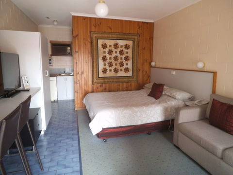 Yarragon Motel - Kawana Tourism 0