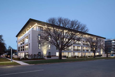 Knightsbridge Canberra - Kawana Tourism 0