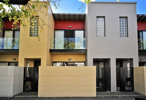 RNR Apartments, Adelaide - Kawana Tourism 0