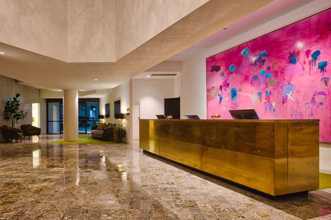 Eatons Hill Hotel - Kawana Tourism 1