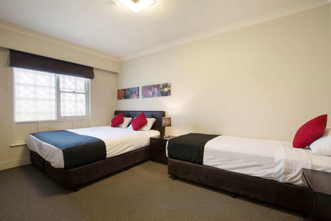 Enfield Hotel - Kawana Tourism 1
