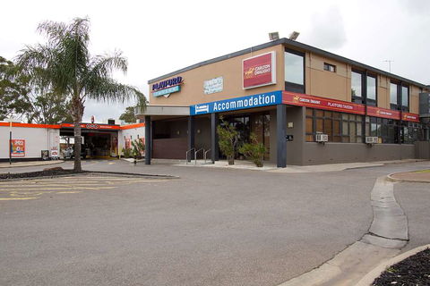 Nightcap At Playford Tavern - Kawana Tourism 0