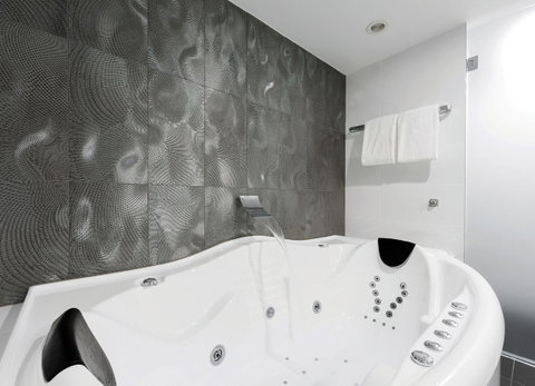 Avenue Hotel Canberra - Kawana Tourism 4