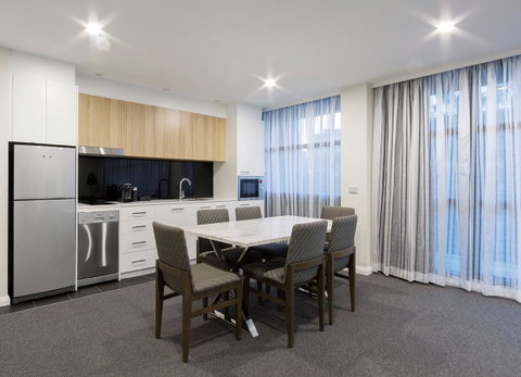 Avenue Hotel Canberra - Kawana Tourism 9