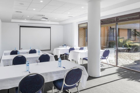 Garden City Hotel, Best Western Signature Collection - Kawana Tourism 21