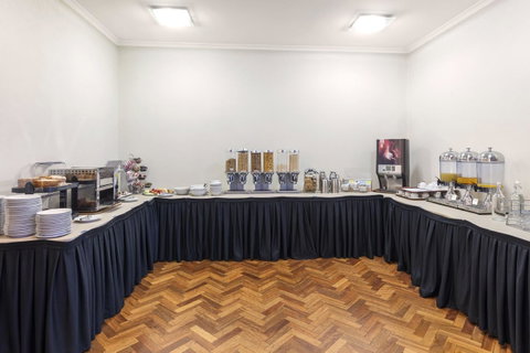 Garden City Hotel, Best Western Signature Collection - Kawana Tourism 24